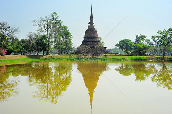 Sukhothai历史公园文化宝塔池塘建筑建筑学地标石头天空寺庙历史性图片