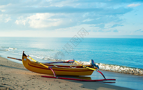 巴厘岛渔船天空假期旅游文化海滩旅行海岸热带支撑海洋图片