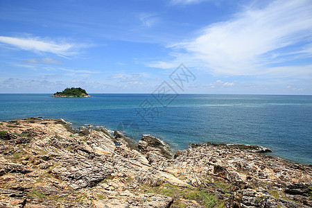 泰国沙美岛植物群支撑地平线环境石头海岸线全景热带叶子天空图片