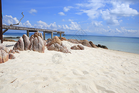 美丽的海景景观 泰国高山萨梅特岛岩石支撑巨石石头场景晴天海洋阴霾地平线热带图片