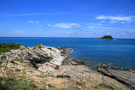 泰国沙美岛天空地平线海岸线晴天反射环境树叶石头支撑海滩图片