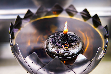 油灯杯子仪式教会宗教信仰寺庙火焰椰子蜡烛精神图片