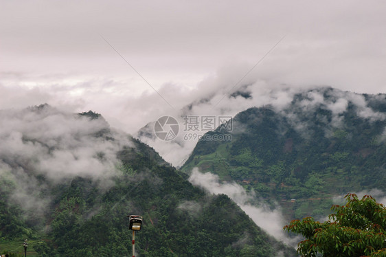 山中的雾雾山脉照片水平树木风景旅游彩色图片