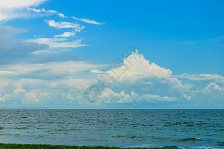 海洋和天空波浪侵蚀闲暇照片水平彩色旅游图片