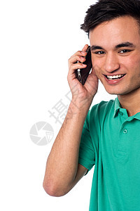 年轻男孩和女友说话时讲话电话微笑男性乐趣喜悦男人冒充青年拉丁图片