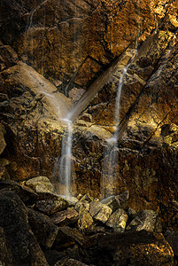 赫斯克斯塔德山腰瀑布岩石图片