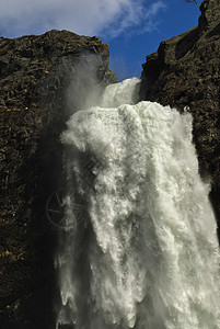 马纳福森瀑布背景图片