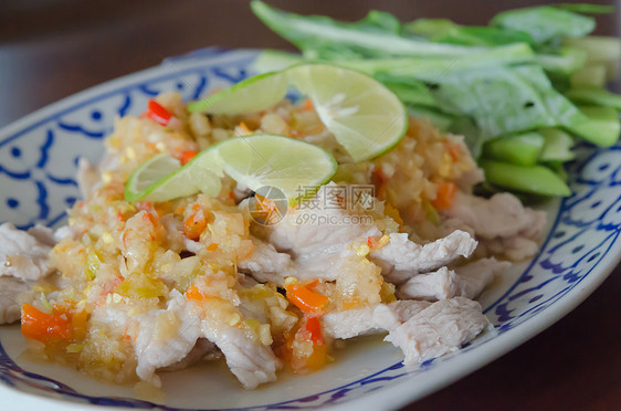 辣椒烹饪沙拉猪肉美食红色柠檬盘子绿色蔬菜香料图片