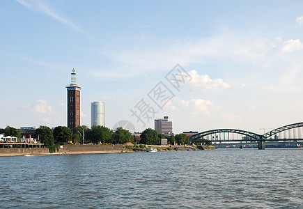 从莱茵河观测到科隆的建筑图片