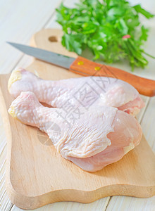 鸡腿大腿屠夫木头厨房肉鸡产品烹饪桌子营养皮肤图片