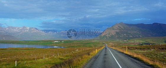 冰原的风景道路岛屿旅行爬坡车道天气全景火山沥青天空划分图片