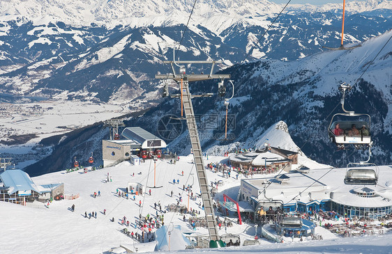奥地利冰川的Kaprun滑雪度假胜地山脉岩石晴天运动太阳号角缆车电缆高度图片