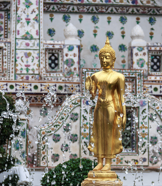 在泰国不老泉的金佛像图片