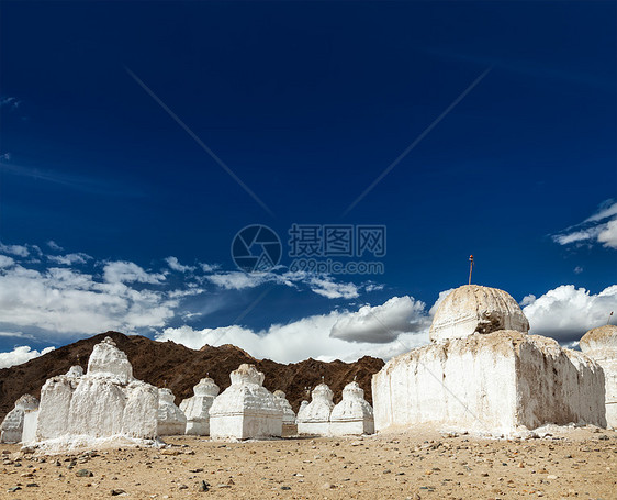 拉达克佛教教区冥想自由宗教传统山脉石头蓝色风景精神天空图片