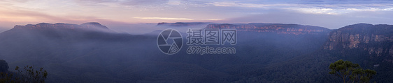 蓝山砂岩公园日出天空岩石全景山脉薄雾图片