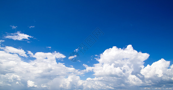 蓝蓝天空蓝色水分沉淀天气阳光季节环境积雨阴霾晴天图片