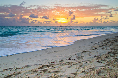 海 海地平线天空天气橙子波浪魔法海洋日光季节射线图片