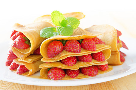 草莓crepe果味浆果水果巧克力饼子蛋糕煎饼早餐美食食物图片
