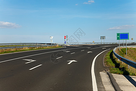 路农村国家天空蓝色场地地平线路线运输交通车道图片