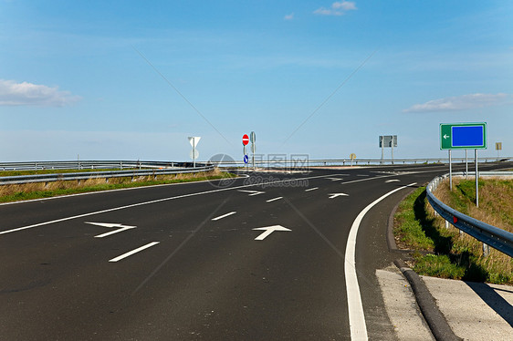 路农村国家天空蓝色场地地平线路线运输交通车道图片