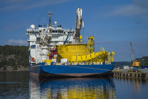 mv 北海巨头停靠在Halden港码头 或技术燃料高科技蓝色石油海洋力量血管安全运输图片