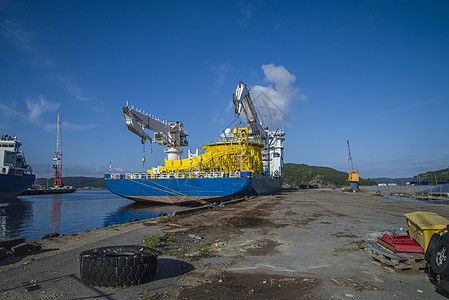 mv 北海巨头停靠在Halden港码头 或海洋平台钻机安全天空运输血管技术起重机石油图片