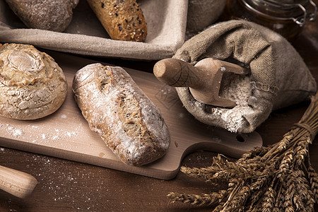 传统面包白色篮子食物包子帆布木头蜂蜜木板小麦购物图片