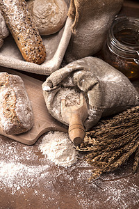 传统面包地球桌子白色团体木头小麦蜂蜜包子棕色粮食图片