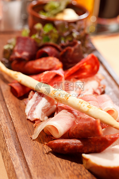 肉食开胃菜红色草本植物猪肉小吃熏肉午餐派对牛肉酒吧食物图片