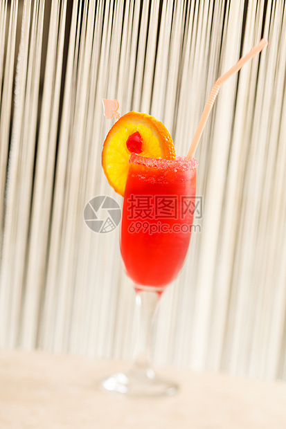 橙色红鸡尾酒酒吧玻璃水果游客日出热带奢华假期橙子白色图片