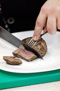 厨师工作烹饪牛肉猪肉洋葱餐厅美食桌子服务牛扒盘子图片