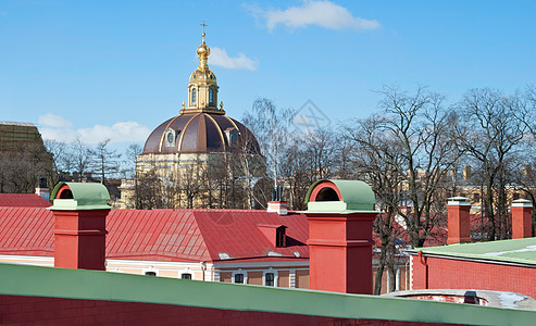 大教堂的穹顶建筑学城市烟囱蓝色阁楼前提晴天寺庙屋顶红色图片
