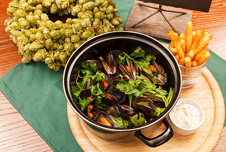 含薯条的贝类熟食海洋饮食海鲜盘子营养餐厅宏观土豆奢华图片