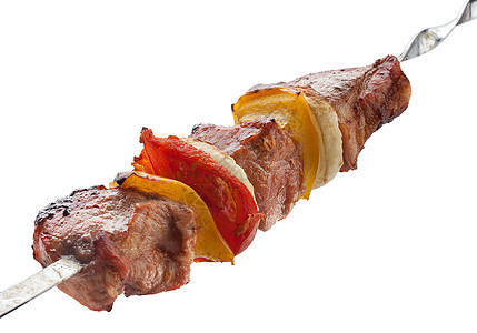Shashlik在缝隙上蔬菜油炸食物胡椒猪肉洋葱金属背景图片