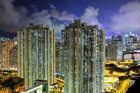 香港夜里有烧化的建筑民众植物建筑学房子城市天线蓝色住宅土地财产图片