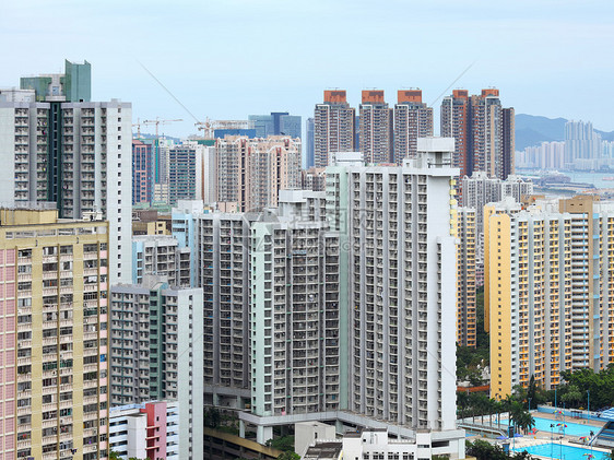 住宅楼财产房子天空绿色建筑民众市中心土地蓝色城市图片