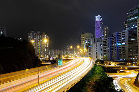 有轻型汽车的高速公路运输商业办公室交通踪迹速度场景摩天大楼建筑物金融图片