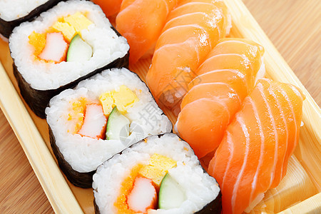 寿司便当盒黄瓜盒子螃蟹食物美食沙拉鱼子海藻午餐橙子图片