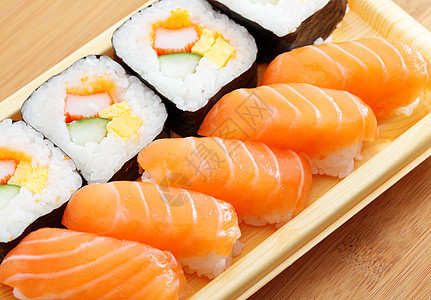 日本寿司便当盒沙拉盒子海藻橙子鱼子午餐美食黄瓜食物螃蟹图片