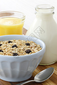 美味健康早餐好吃酸奶饮料奶油葡萄干坚果橙子营养粮食牛奶玉米片图片