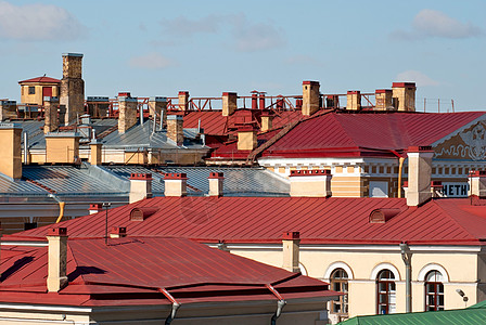 城市屋顶阁楼景观绿色瘦腿红色烟囱晴天天堂房子天空图片