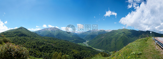 高加索大山脊的景象山脉蓝天太阳能日光全景图片