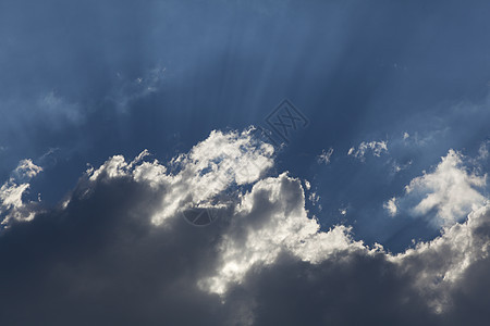 太阳和云场景天空风景射线晴天背景图片