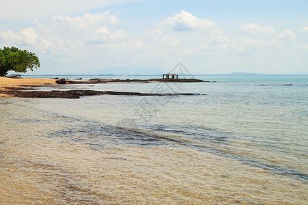 泰国Mun Nai岛热带岛屿天堂季节蓝色海滩海浪旅游阳光假期海岸地平线图片