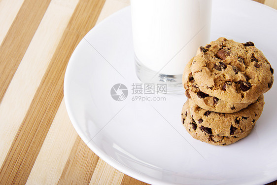 饼干和牛奶育肥陶瓷坚果玻璃食物巧克力花生垃圾胡桃味道图片