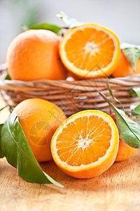 新鲜橙子木篮叶子分支机构水果篮子照片树叶橘子图片