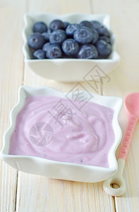 酸奶和蓝莓奶制品甜点蓝色美食食物薄荷浆果小吃紫色菜肴图片