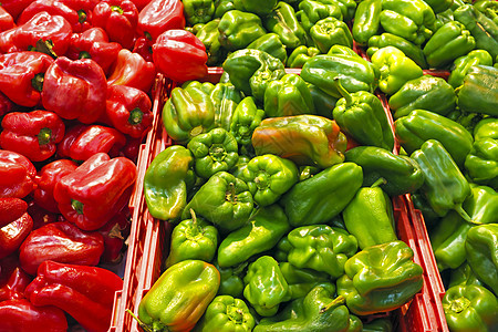 超市的有机绿色和红色甜辣椒饮食花园生长沙拉厨房烹饪食物营养农场胡椒图片