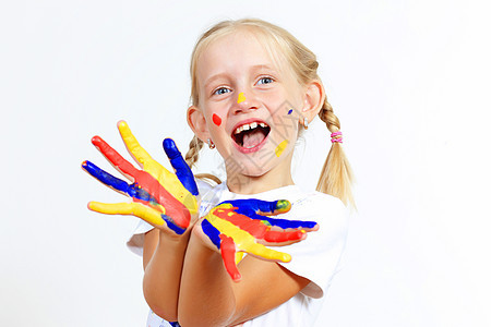手上涂着油漆的幸福的孩子乐趣创造力童年身份艺术家教育画家艺术品快乐工艺图片
