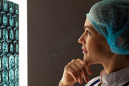 女医生检查X光医院外科x光临床疾病射线卫生解剖学职业专家图片